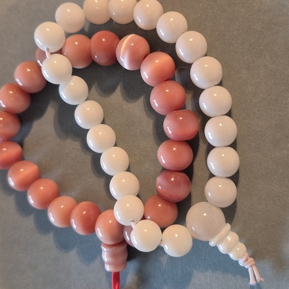 Jewelry - Chic Pink and White Bracelet Praying Brads with Delicate Design